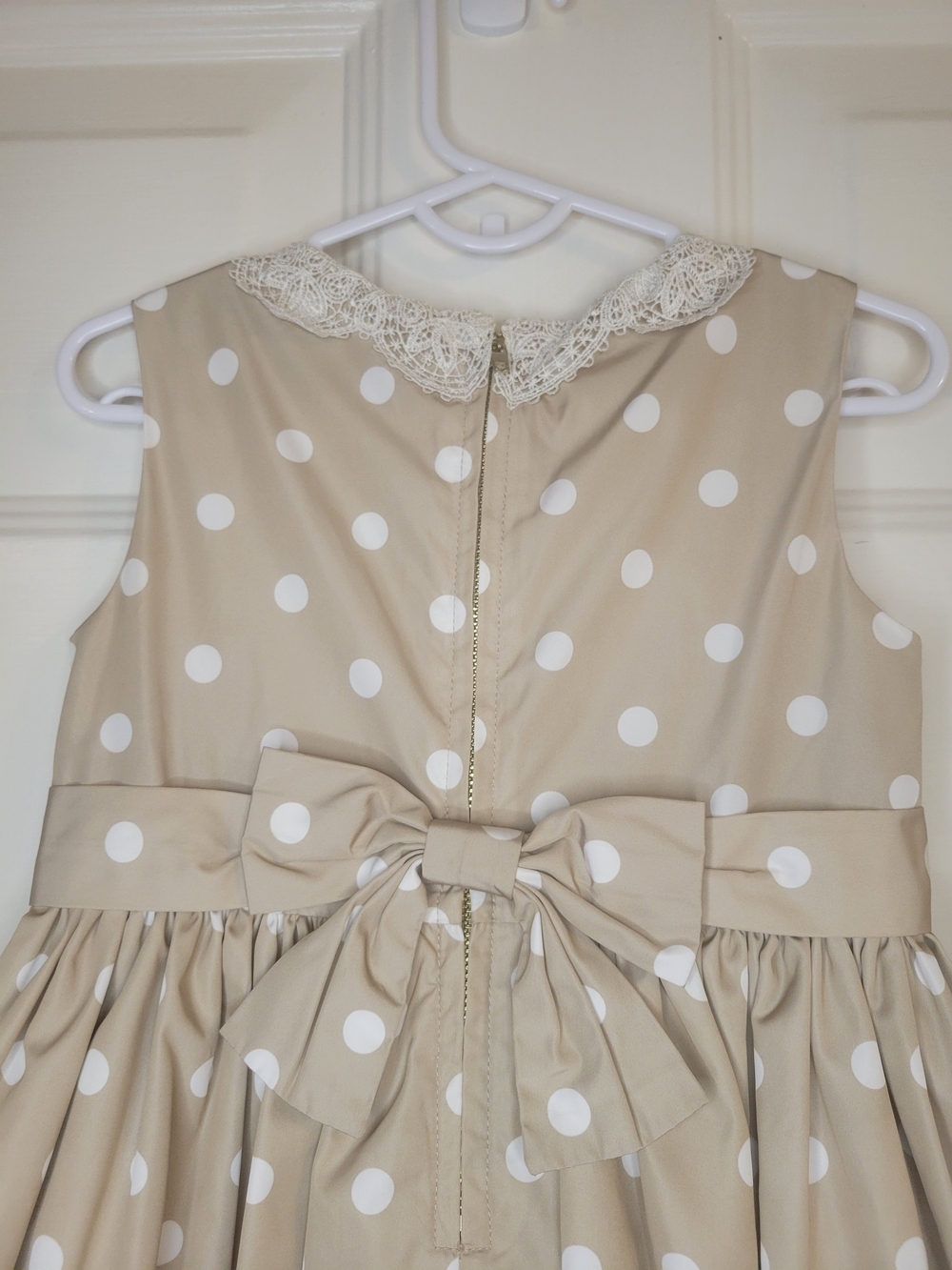 Nieman Marcus Beige Polka Dot Dress with Lace Collar - Picture 6 of 7